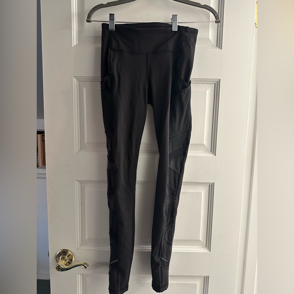 lululemon size 2 women’s leggings with mesh cutouts and side pockets